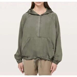 Lululemon City Stroll Long Sleeve Hooded Windbreaker Jacket Grey Sage